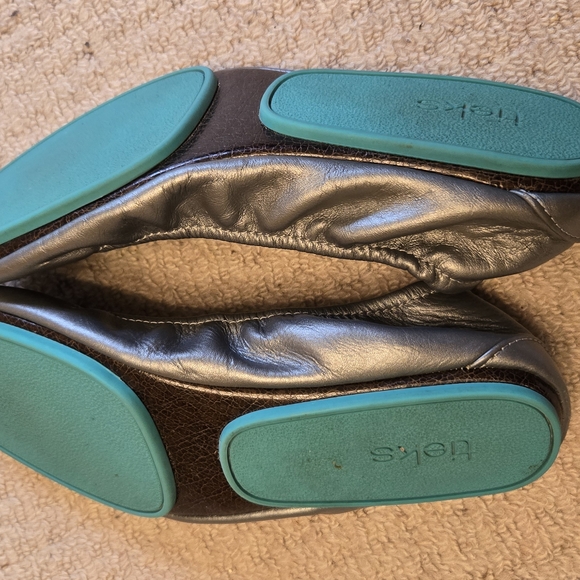 Tieks Silver Ballet Flats Size 10 - Picture 4 of 8